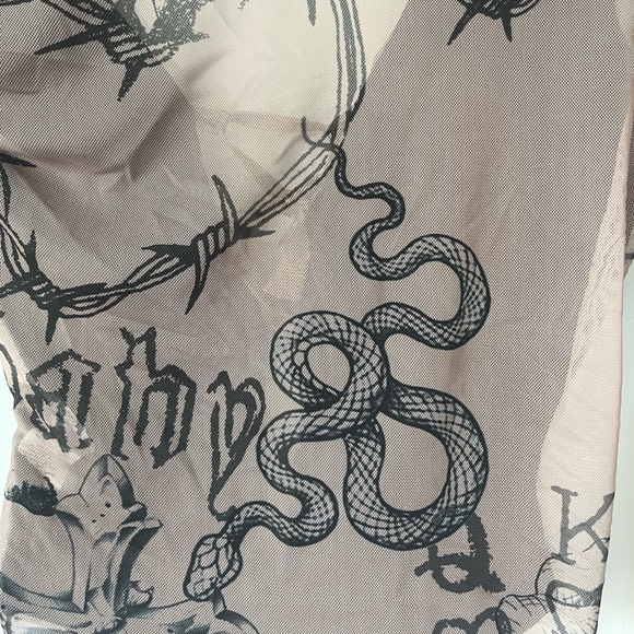 Pretty Little Thing front tie long sleeve graphic top - Picture 4 of 4